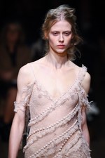 アレキサンダー・マックイーン 2016年春夏コレクション - 異郷の地で強く生き抜くボヘミアン｜写真81