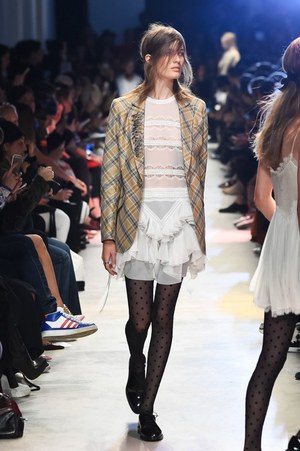 ジョン ガリアーノ(John Galliano) 2016年春夏ウィメンズコレクション  - 写真38