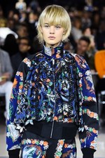 sacai 2016年春夏コレクション - バックスタイルに宿る美しさ｜写真8