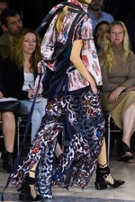 sacai 2016年春夏コレクション - バックスタイルに宿る美しさ｜写真18