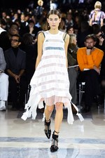 sacai 2016年春夏コレクション - バックスタイルに宿る美しさ｜写真26