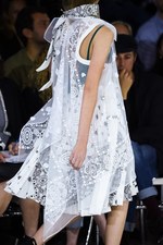 sacai 2016年春夏コレクション - バックスタイルに宿る美しさ｜写真30