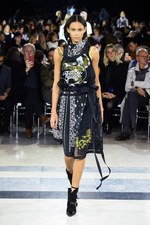 sacai 2016年春夏コレクション - バックスタイルに宿る美しさ｜写真37