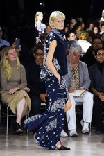 sacai 2016年春夏コレクション - バックスタイルに宿る美しさ｜写真43