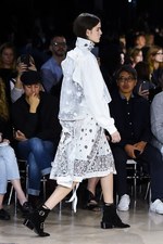 sacai 2016年春夏コレクション - バックスタイルに宿る美しさ｜写真46