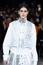 sacai 2016年春夏コレクション - バックスタイルに宿る美しさ｜写真47