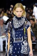 sacai 2016年春夏コレクション - バックスタイルに宿る美しさ｜写真53