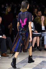 sacai 2016年春夏コレクション - バックスタイルに宿る美しさ｜写真67