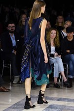 sacai 2016年春夏コレクション - バックスタイルに宿る美しさ｜写真70