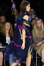 sacai 2016年春夏コレクション - バックスタイルに宿る美しさ｜写真80