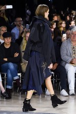 sacai 2016年春夏コレクション - バックスタイルに宿る美しさ｜写真86