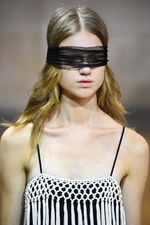 ヴェロニク ブランキーノ 2016年春夏コレクション - 禁欲と解放のフォークロアスタイル｜写真5