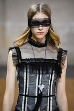 ヴェロニク ブランキーノ 2016年春夏コレクション - 禁欲と解放のフォークロアスタイル｜写真16