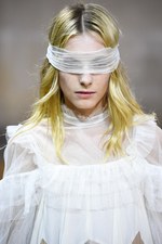 ヴェロニク ブランキーノ 2016年春夏コレクション - 禁欲と解放のフォークロアスタイル｜写真21