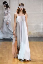 ヴェロニク ブランキーノ 2016年春夏コレクション - 禁欲と解放のフォークロアスタイル｜写真24