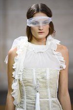 ヴェロニク ブランキーノ 2016年春夏コレクション - 禁欲と解放のフォークロアスタイル｜写真49