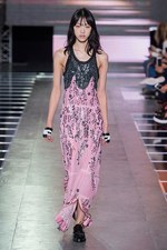 ルイ・ヴィトン 2016年春夏コレクション - 時代も空間も超えた”旅”でみえる究極のフェミニティ｜写真9