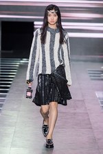 ルイ・ヴィトン 2016年春夏コレクション - 時代も空間も超えた”旅”でみえる究極のフェミニティ｜写真11