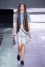 ルイ・ヴィトン 2016年春夏コレクション - 時代も空間も超えた”旅”でみえる究極のフェミニティ｜写真14