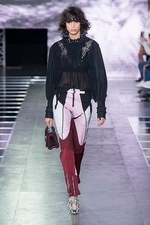 ルイ・ヴィトン 2016年春夏コレクション - 時代も空間も超えた”旅”でみえる究極のフェミニティ｜写真18