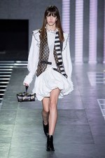 ルイ・ヴィトン 2016年春夏コレクション - 時代も空間も超えた”旅”でみえる究極のフェミニティ｜写真22