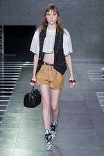 ルイ・ヴィトン 2016年春夏コレクション - 時代も空間も超えた”旅”でみえる究極のフェミニティ｜写真40