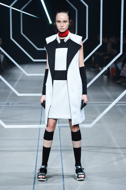 アツシ ナカシマ 16年春夏コレクション 宇宙の旅 ディテールで魅せる近未来の世界 ファッションプレス