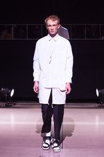 ディスカバード 2016年春夏コレクション - 重ね着とモノトーンで描く“badass”な若者たち｜写真10