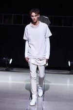ディスカバード 2016年春夏コレクション - 重ね着とモノトーンで描く“badass”な若者たち｜写真13