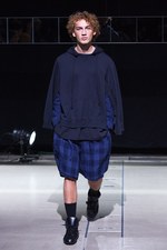 ディスカバード 2016年春夏コレクション - 重ね着とモノトーンで描く“badass”な若者たち｜写真32