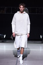 ディスカバード 2016年春夏コレクション - 重ね着とモノトーンで描く“badass”な若者たち｜写真44