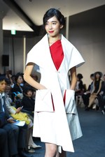 テンボ 2016年春夏コレクション - 戦渦を見つめ現在の平和を知る、未来への”祈り”を服に込めて｜写真24