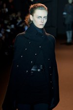 ロマンティックでフェミニンに仕上げた A.F.ヴァンデヴォースト、2011-2012年秋冬コレクション｜写真1