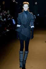 ロマンティックでフェミニンに仕上げた A.F.ヴァンデヴォースト、2011-2012年秋冬コレクション｜写真2