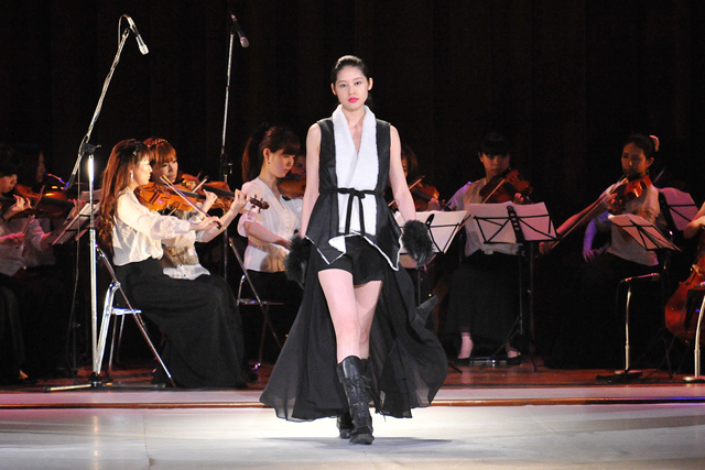 ピアニスト｜モデル100人が登場、チャリティーイベント「RUNWAY for JAPAN」開催