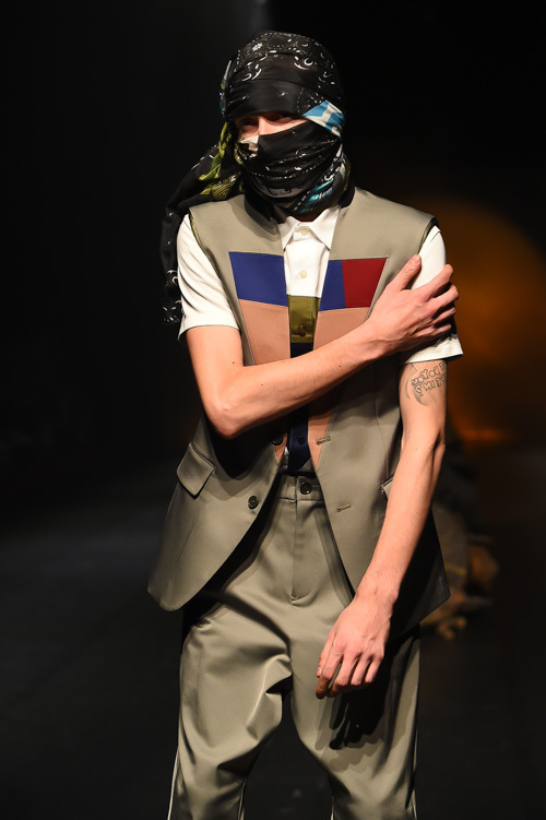 ヨシオクボ 2016年春夏コレクション - モダンとヴィンテージ、駆け抜ける多国籍な男たち | 写真