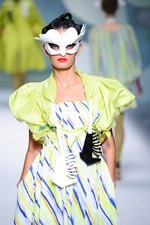 ヒロコ コシノ 2016年春夏コレクション - 超現実世界に咲く大輪の花を描いて｜写真30