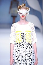 ヒロコ コシノ 2016年春夏コレクション - 超現実世界に咲く大輪の花を描いて｜写真36