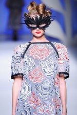 ヒロコ コシノ 2016年春夏コレクション - 超現実世界に咲く大輪の花を描いて｜写真58