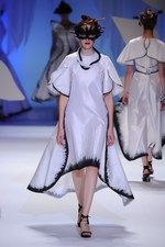 ヒロコ コシノ 2016年春夏コレクション - 超現実世界に咲く大輪の花を描いて｜写真93