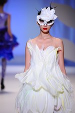 ヒロコ コシノ 2016年春夏コレクション - 超現実世界に咲く大輪の花を描いて｜写真102