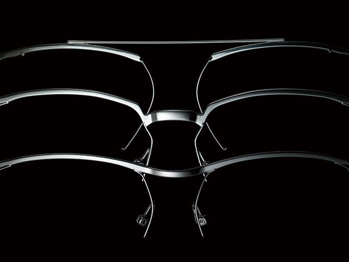 イッセイ ミヤケ×金子眼鏡、新コラボアイウェアが登場 - 人生を共に過ごしたくなるミニマルな装い | 写真