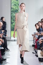 ヤストシ エズミ 2016年春夏コレクション - 再構築された洋服、フランク・ゲーリー建築との対話｜写真1