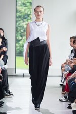 ヤストシ エズミ 2016年春夏コレクション - 再構築された洋服、フランク・ゲーリー建築との対話｜写真45