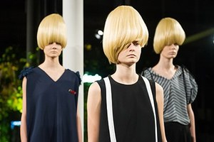 サカヨリ 2016年春夏コレクション - カラフルでフェミニンなミリタリースタイルを