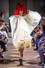 コム デ ギャルソン 2016年春夏コレクション - 青の世界に流れる神秘的な美しさ｜写真8