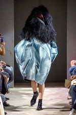 コム デ ギャルソン 2016年春夏コレクション - 青の世界に流れる神秘的な美しさ｜写真13