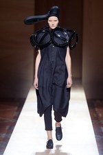 ジュンヤ ワタナベ・コム デ ギャルソン 2016年春夏コレクション - 自然界での人間と洋服の大義｜写真1