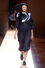 ジュンヤ ワタナベ・コム デ ギャルソン 2016年春夏コレクション - 自然界での人間と洋服の大義｜写真32