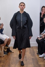 ノワール ケイ ニノミヤ 2016年春夏コレクション - 異彩を放つものが混在する漆黒の世界｜写真14